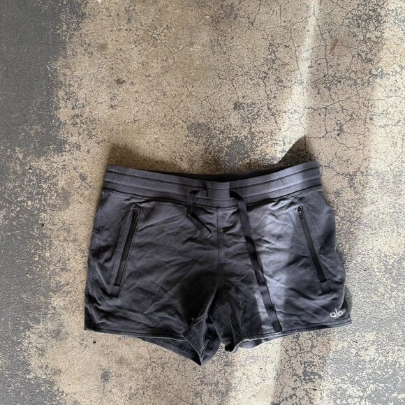 Alo Yoga Shorts Size Medium - Picture 1 of 4
